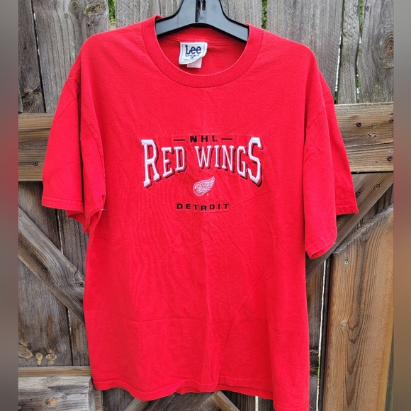 Classic Detroit Red Wings NHL t-shirt made by Lee Sports in great shape size L - Picture 1 of 4